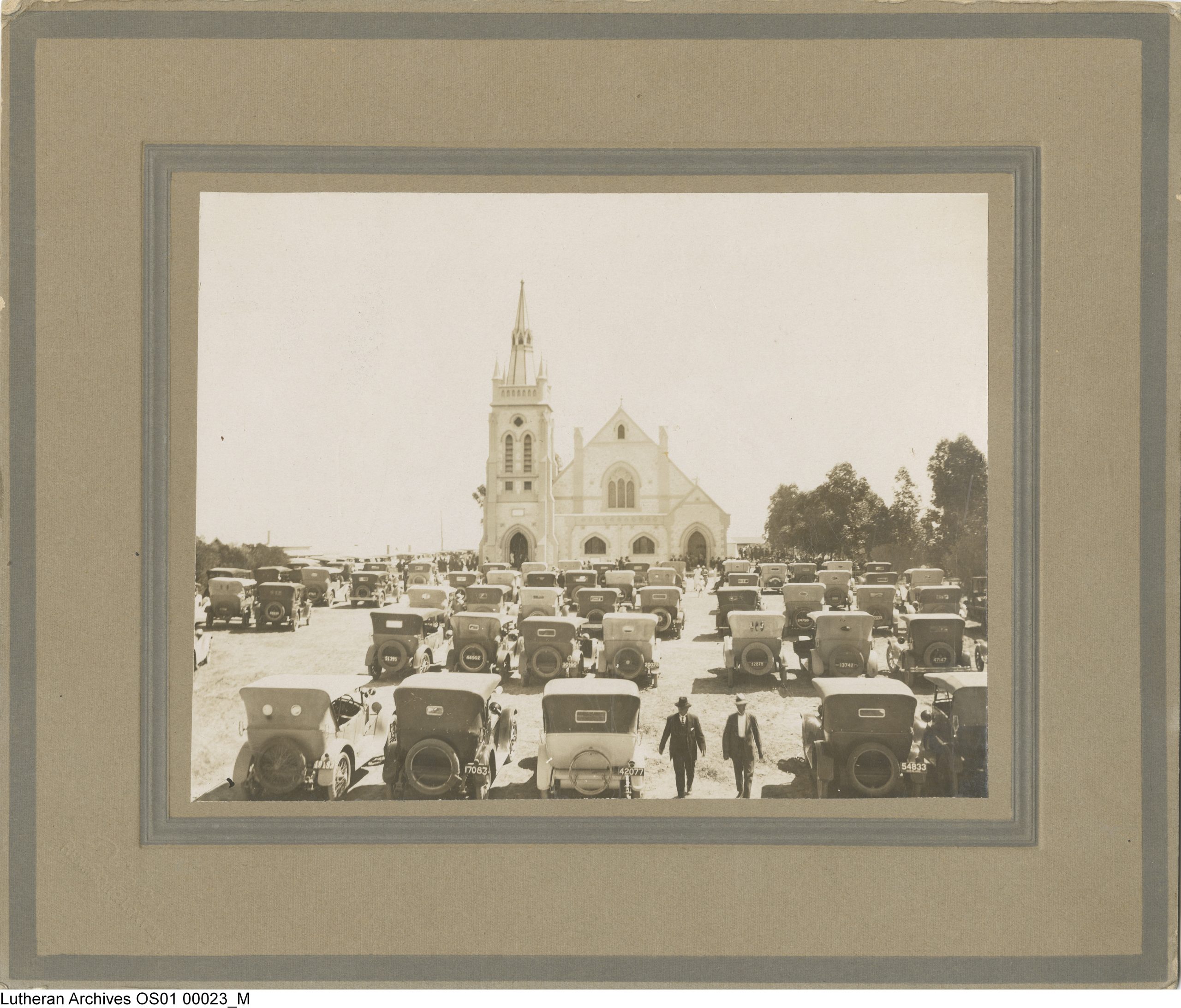 Crowds gathered for the opening day St Peter's Lutheran Church Loxton, SA, in March 1926. Photo:
Lutheran Archives OS01 00023